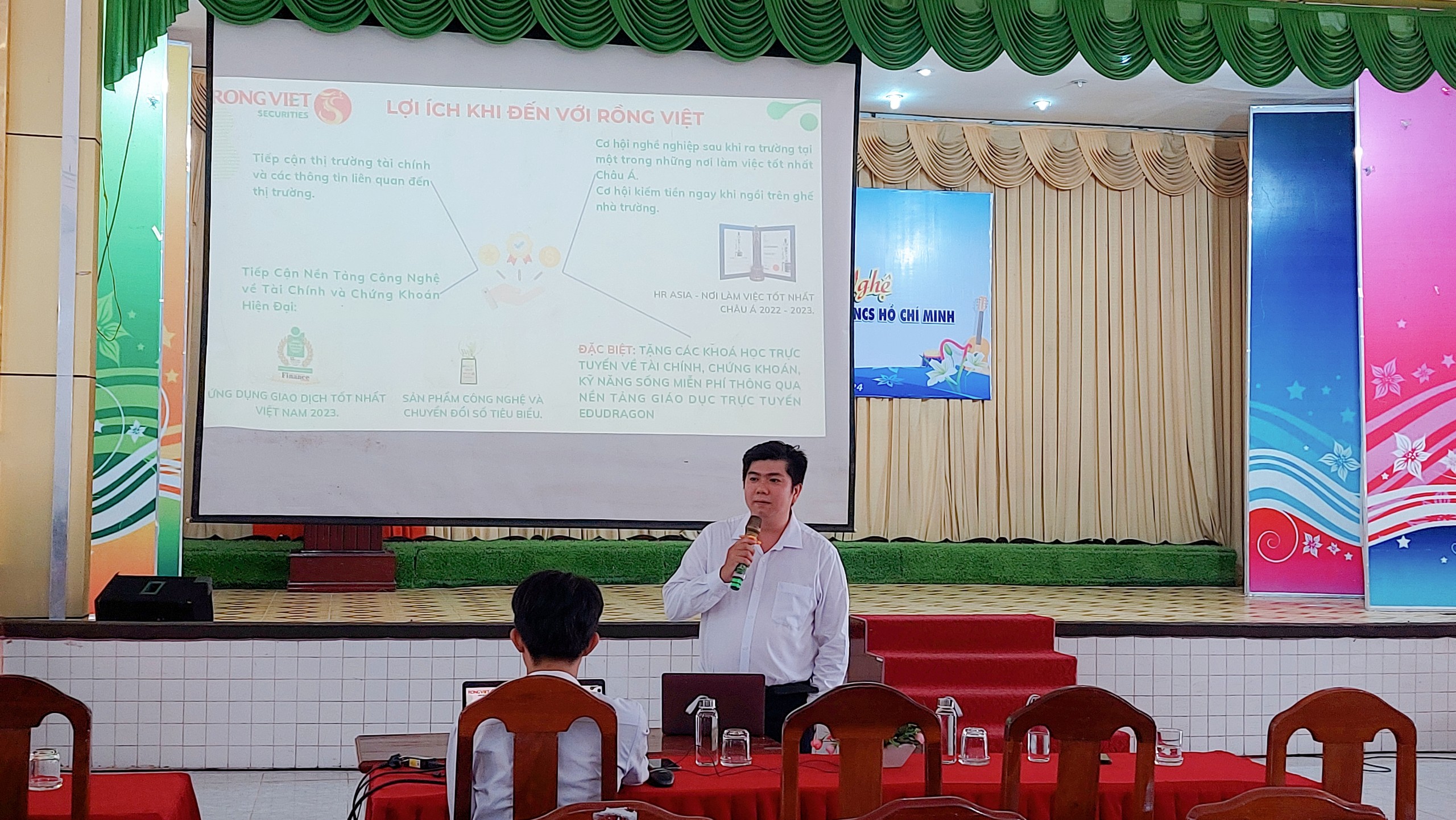 TỌA ĐÀM “QUẢN LÝ TÀI CHÍNH CÁ NHÂN” DÀNH CHO SINH VIÊN